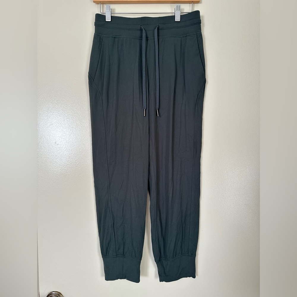 Lululemon joggers size 8